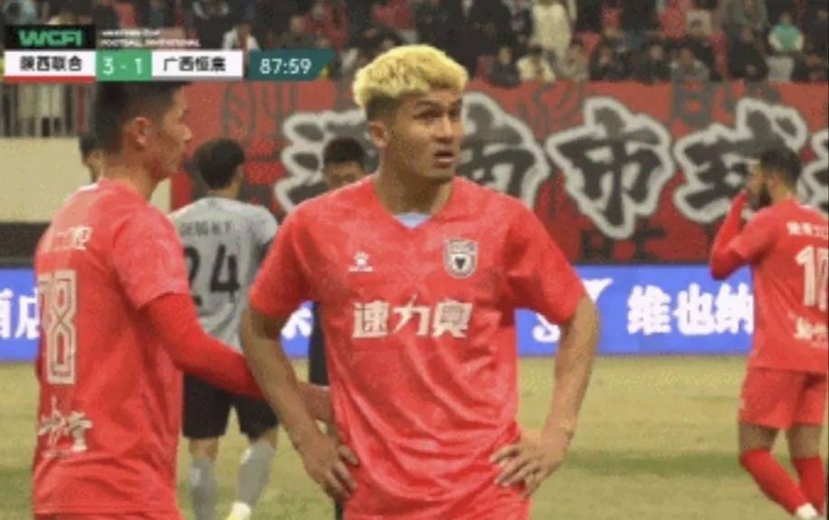 纷争不断！国内足球明星竞技激烈